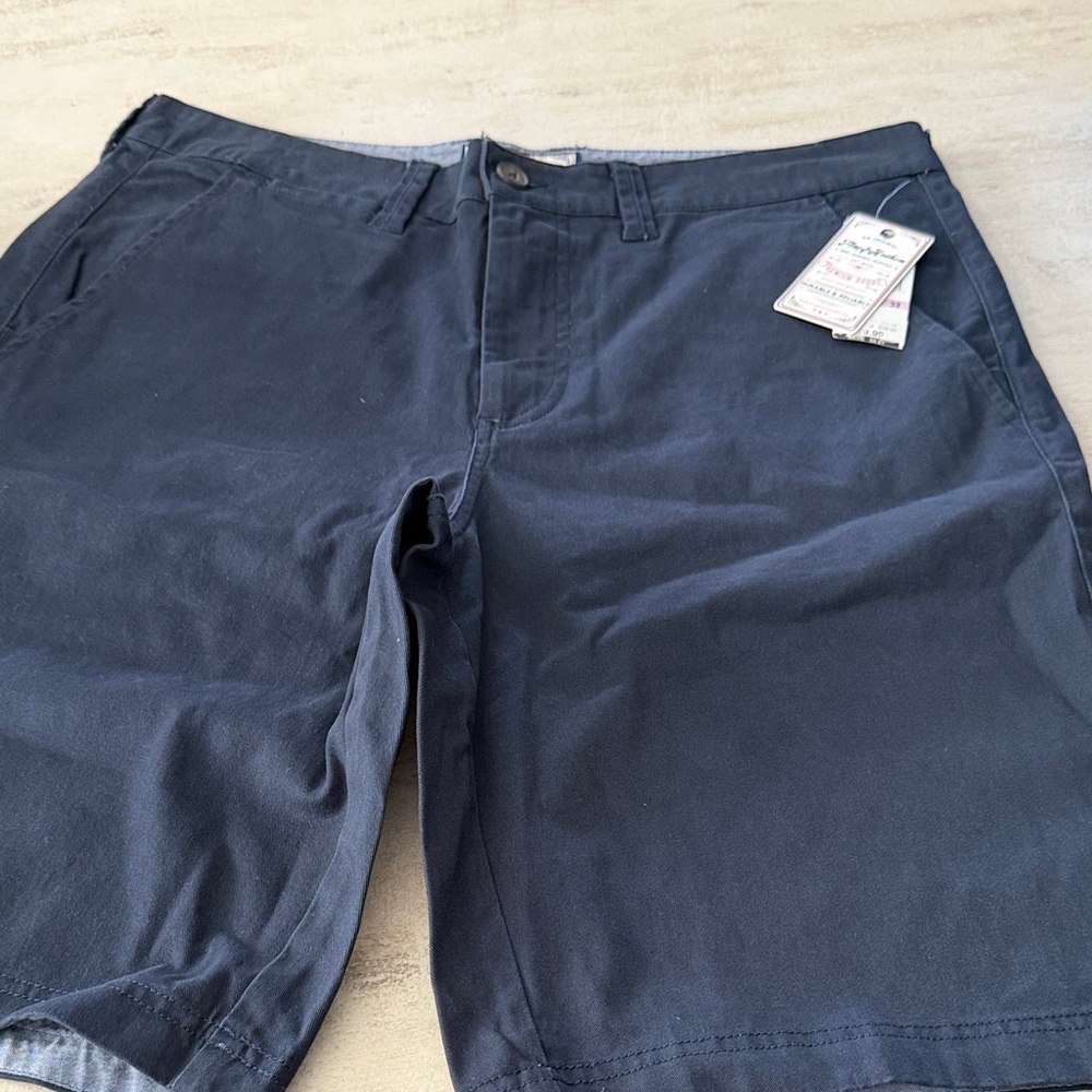 Classic Navy Men's Flat Front Shorts. 32 waist